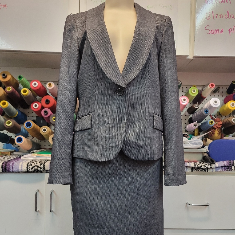 Calvin Klien skirt suit sz 8